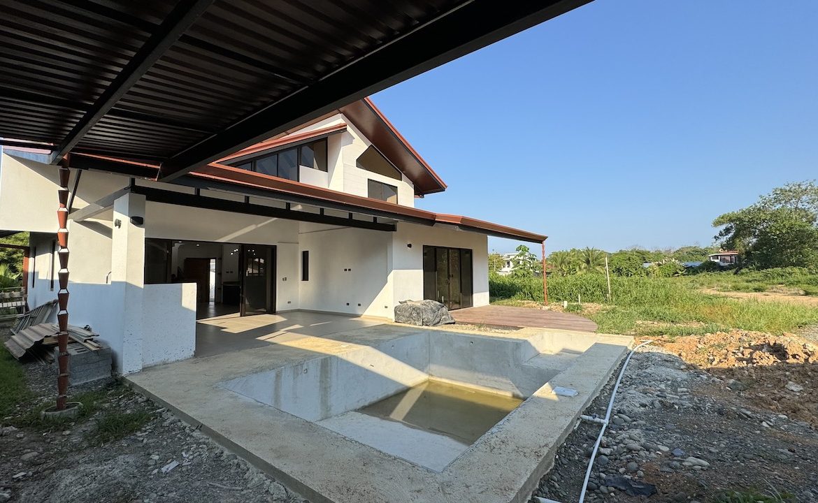 3 BEDROOM HOME IN CENTRAL UVITA